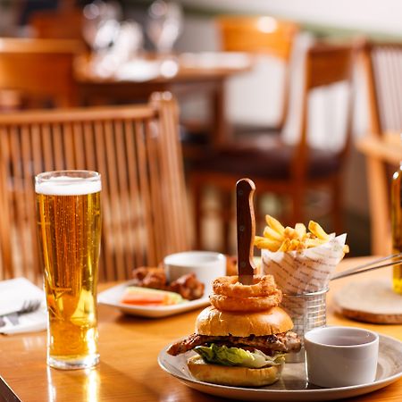 Ibis Budget London Heathrow Central Cranford Exteriör bild