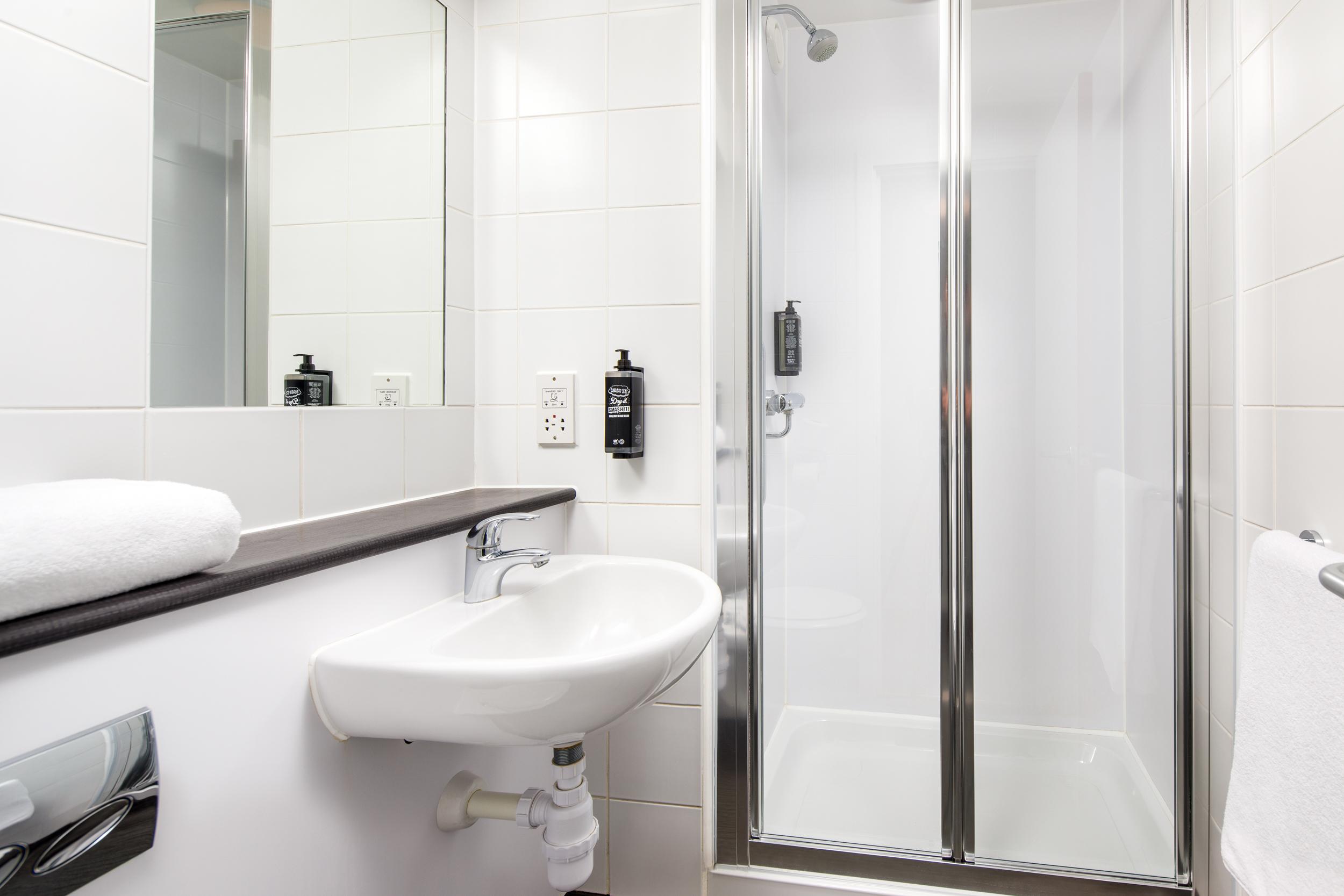 Ibis Budget London Heathrow Central Cranford Exteriör bild