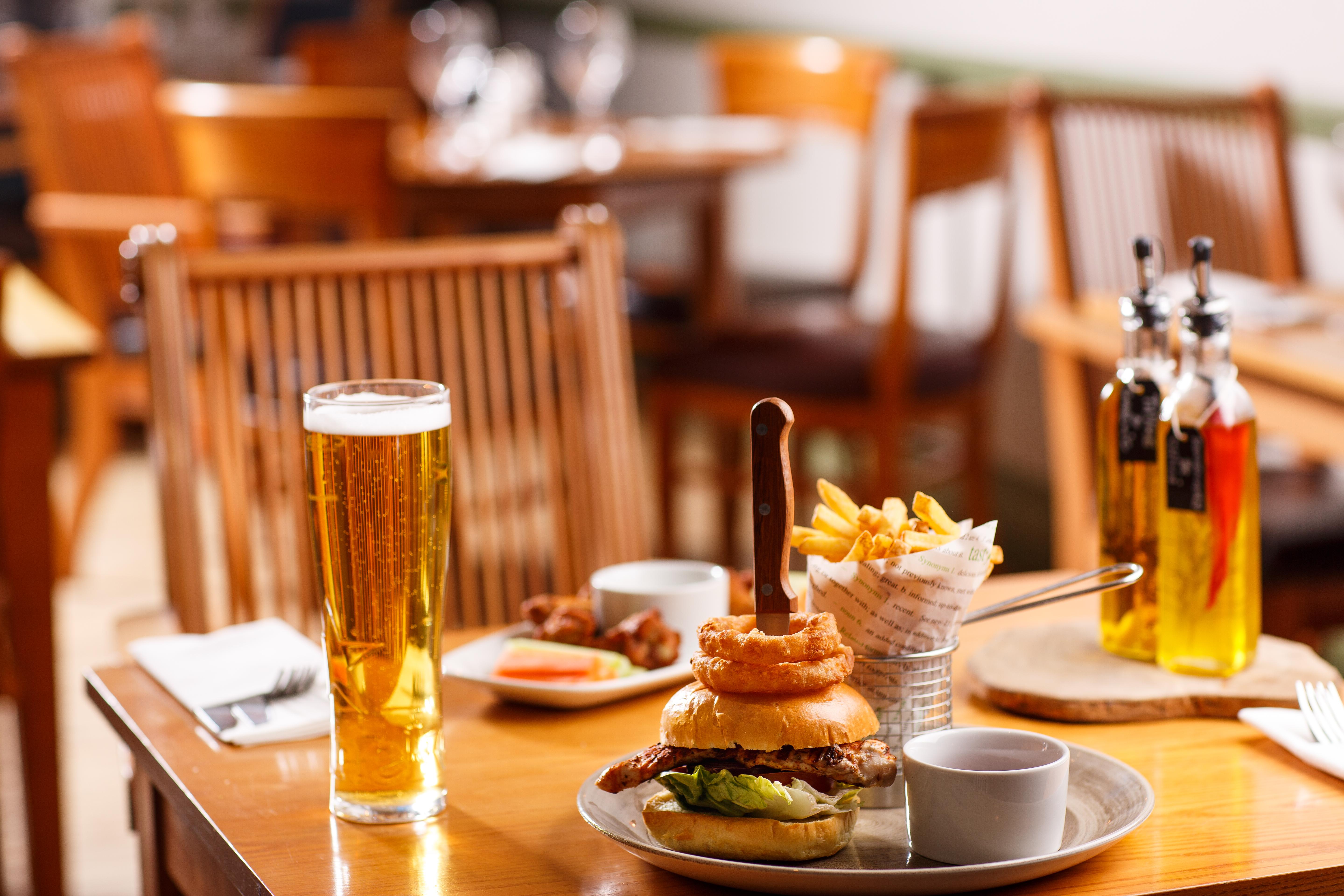 Ibis Budget London Heathrow Central Cranford Exteriör bild