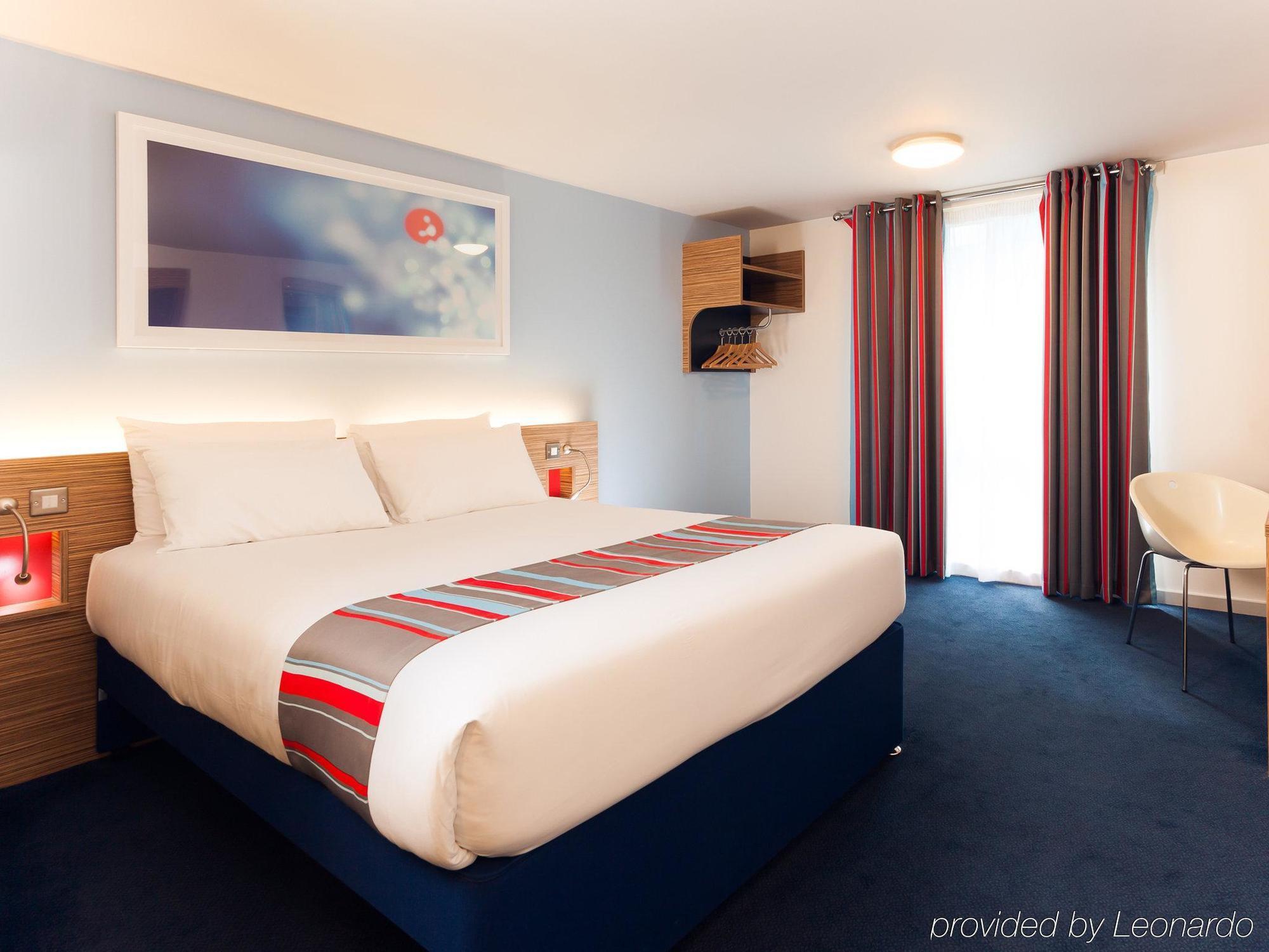 Ibis Budget London Heathrow Central Cranford Exteriör bild