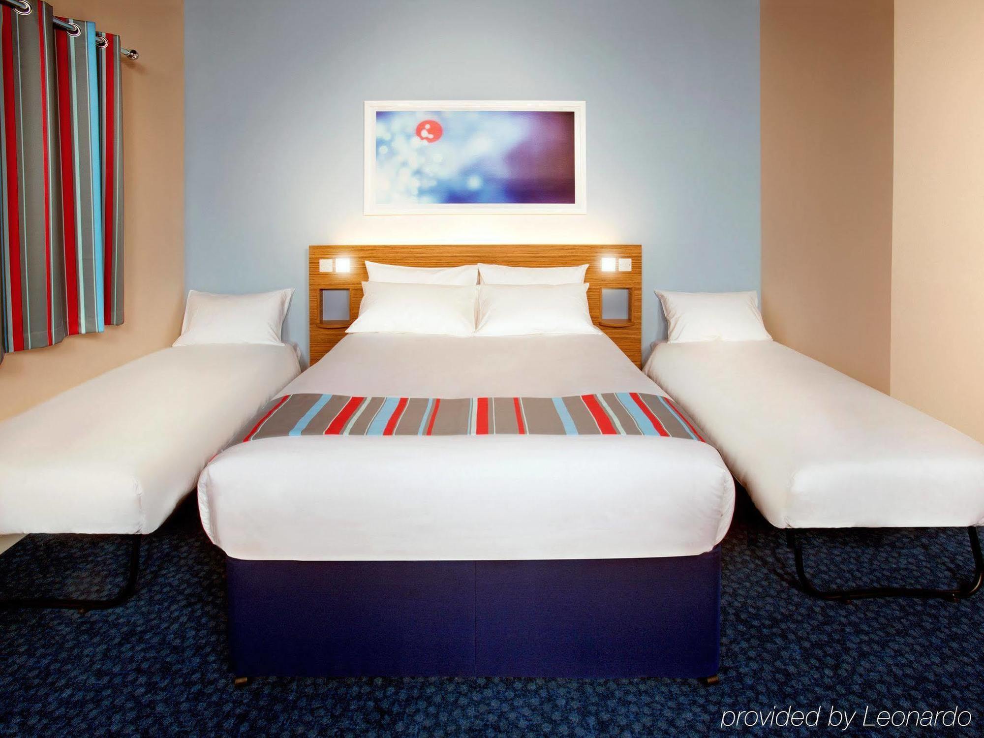 Ibis Budget London Heathrow Central Cranford Exteriör bild